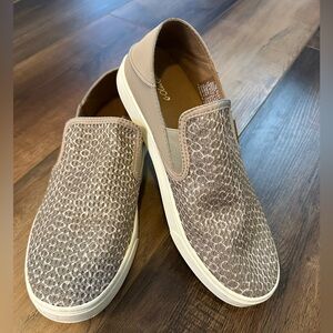 Olukai Pehuea Pa'l ShoeSilt/Mo'O  Slip On Mesh Sneaker Beige Size 10